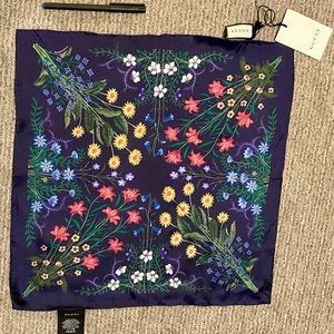 NWT Gucci Handkerchief Scarf 100% Silk